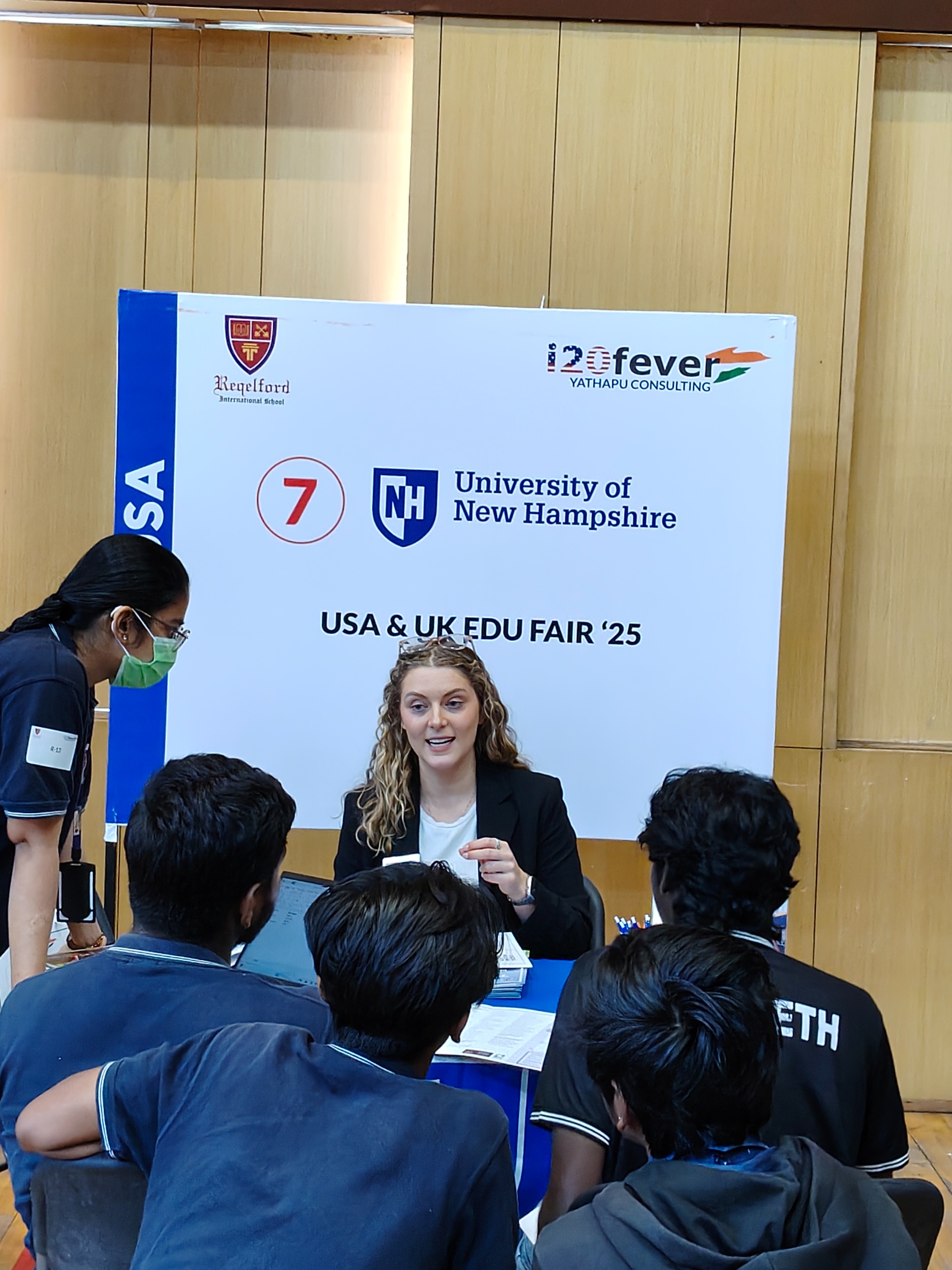 i20fever education fair advising students